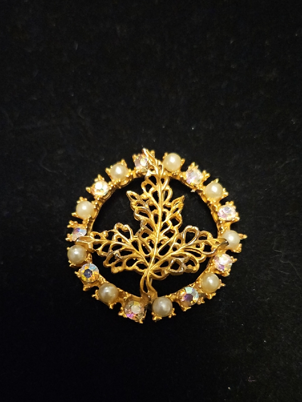 HAR Vintage Gold Tone Leaf Circle Brooch